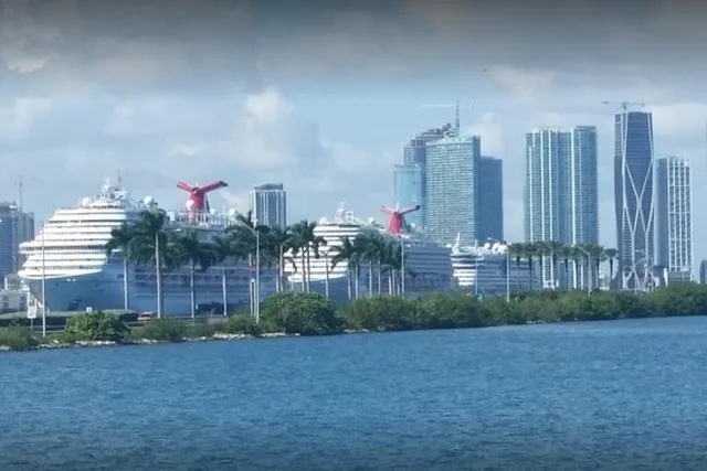Miami City and Boat Tour with Stops at Wynwood and Little Havana - Image 3