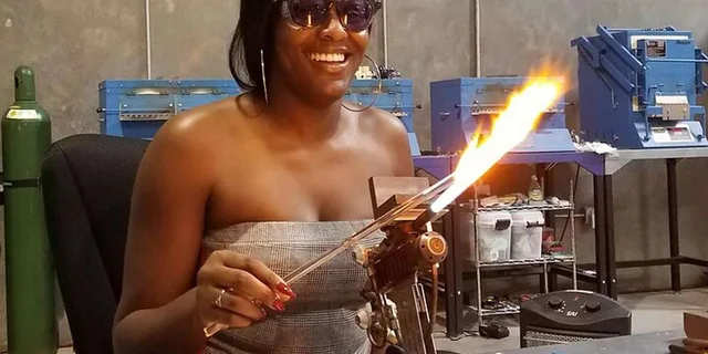 Las Vegas Glassblowing by Torch Class - Image 5