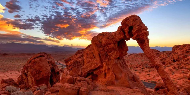 Las Vegas Valley of Fire Small Group Tour - Image 2