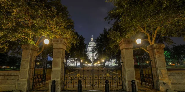 Austin Ghost Tour: The Madam's Curse 1.5 hr - Image 2