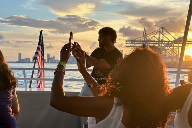 Miami Skyline Champagne Cruise - Image 4