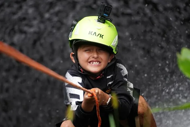 Honolulu Waterfall Rappelling Adventure 5 hr - Image 3