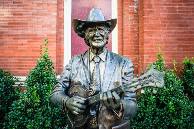 Nashville Food, Drink, and Sightseeing Walking Tour - Image 6