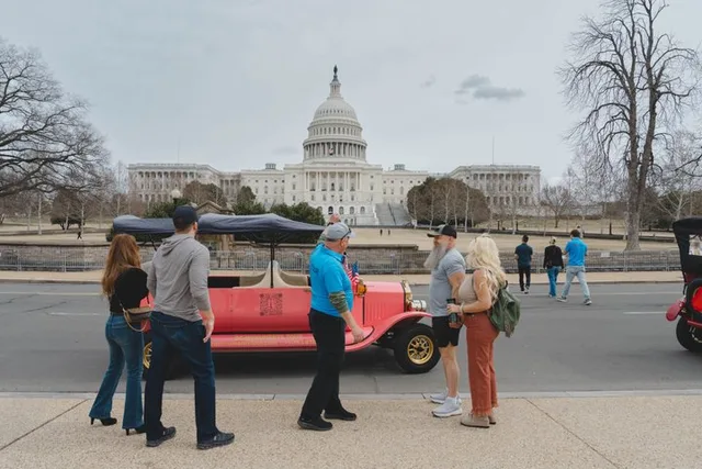 Washington DC Moonlight Tour by E-Cart or Vintage Car - Image 6