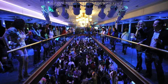 New York City Fireworks Cruise on Infinity Yacht - Image 5