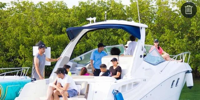 Miami Boat Tour with Kitchen and Restroom - Image 3
