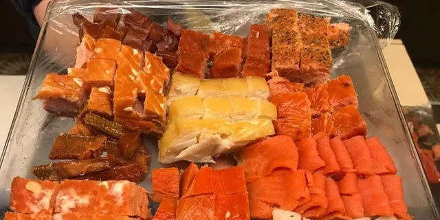 Anchorage City Tour with Smoked Salmon & Reindeer - Image 2