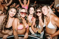 Las Vegas Pool Crawl with Party Bus & Open Bar thumbnail 5