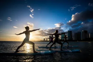 Honolulu Paddleboard Yoga Class 75 min