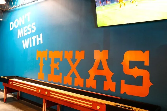 Arlington Axe Throwing Experience - Image 6