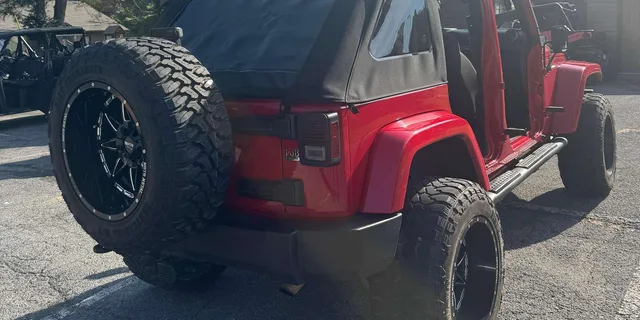 Gatlinburg Jeep Rental Through The Smoky Mountains - Image 6
