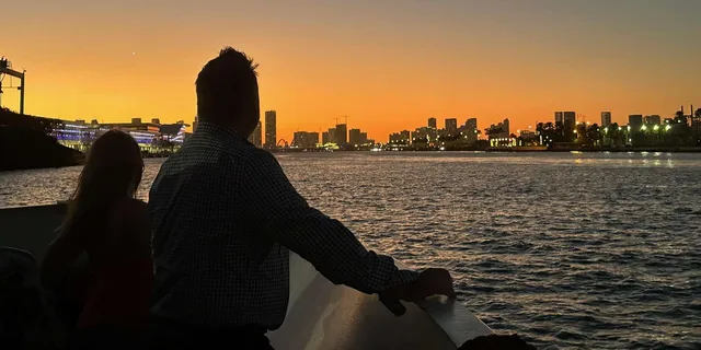 Miami Skyline Cruise of Millionaire Homes - Image 2