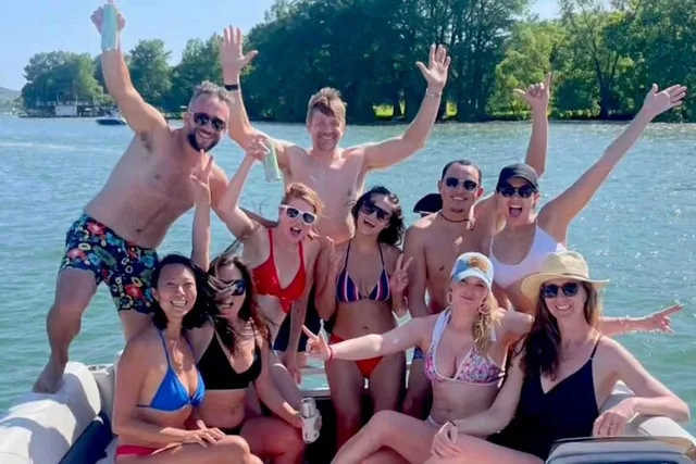 Austin Pontoon Boat Cruise - Image 3