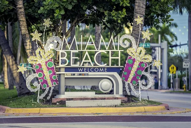Miami Christmas Holiday Walking Tour - Image 3