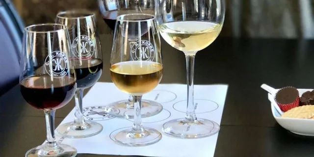 Seattle Wine, Cheese, and Chocolate Tour - Image 5