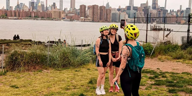 Brooklyn Bike Tour Like a Local 3.5 hr - Image 1
