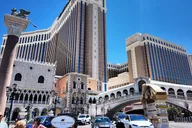 Las Vegas Strip Sightseeing Tour by Limo Bus thumbnail 3