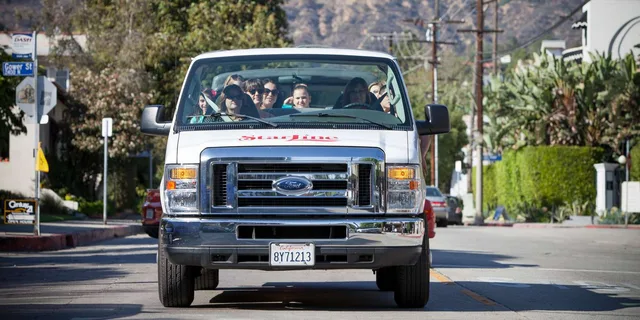 Los Angeles Celebrity Homes Tour - Image 1