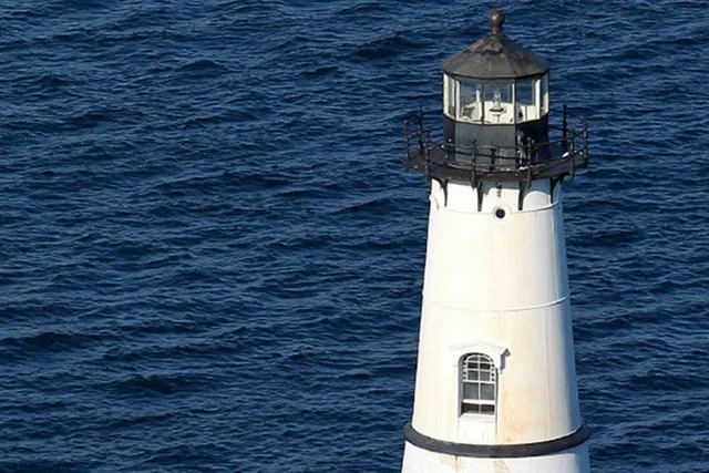 St Lawrence River Glass Bottom Boat Tour to Rock Island Lighthouse - Image 3