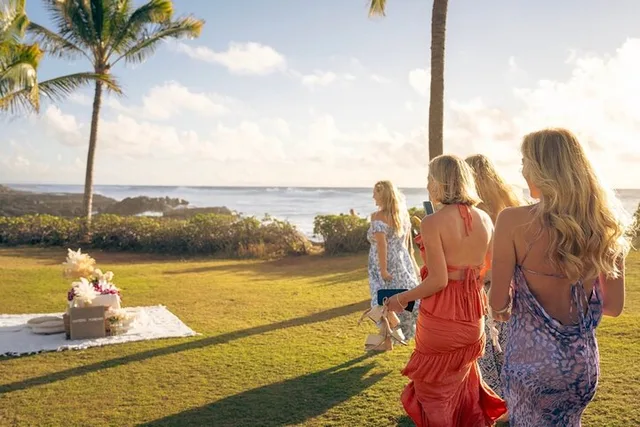 Honolulu Beach Picnic Date - Image 2