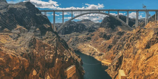 Las Vegas Hoover Dam Walking Tour with Seven Magic Mountains - Image 3
