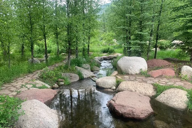Aspen Hunter Creek Leisure Hike - Image 1