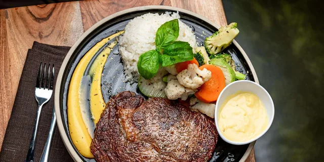 New York Romantic Dining Experience at Central Park Café - Image 5