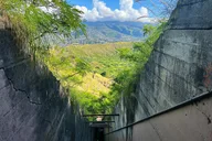 Oahu Island Experience with Diamond Head Hike thumbnail 3