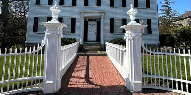 Salem Merchants and Mansions Architecture Tour 2 hr - Image 1