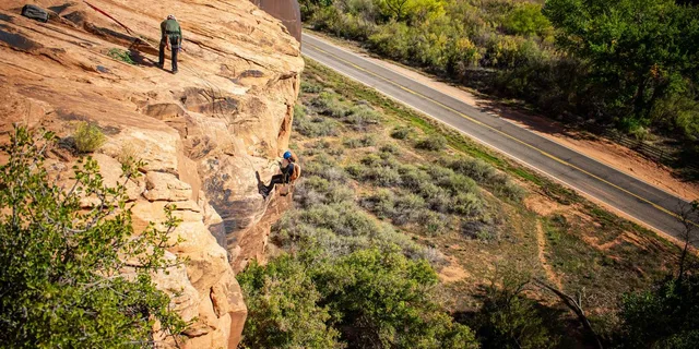 Moab Bow and Arrow Canyon Canyoneering Excursion 5 hr - Image 3