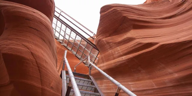 Las Vegas Antelope Canyon and Horseshoe Bend Tour - Image 6