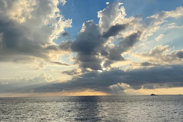 Waikiki Snorkeling Cruise at Sunset - Image 4