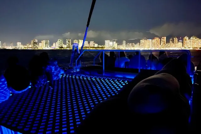 Waikiki Firework Cruise - Image 4