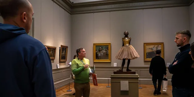 New York Metropolitan Museum Art Tour with Skip-the-Line Access - Image 6