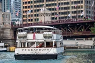 Chicago Architecture Boat Tour with Drinks thumbnail 5
