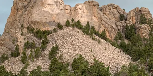 Mt Rushmore Monument Tour with Crazy Horse and Custer State Park - Image 2