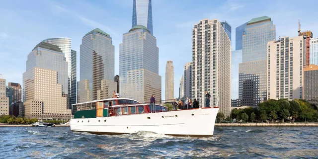 New York City Mini Yacht Sightseeing Tour 1.5 hr - Image 5