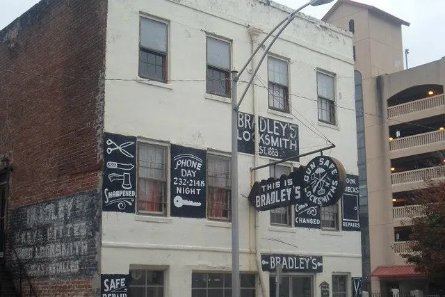 Savannah Restless Souls Tour 90 min - Image 5