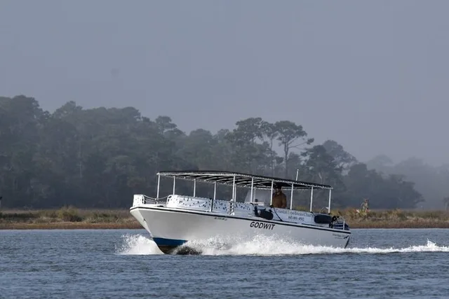 Beaufort Historical Bus and Boat Tour - Image 2
