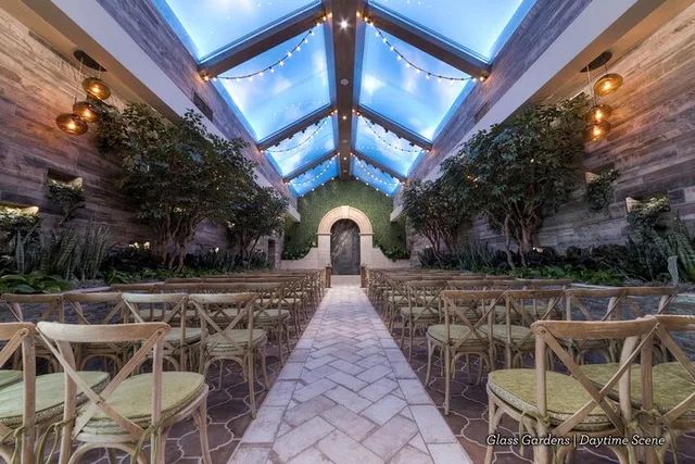 Las Vegas Wedding Package in Victorian Chapel 90 min - Image 2