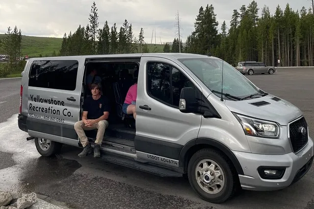 Yellowstone Wildlife and Hot Springs Tour - Image 4