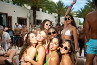 Las Vegas Pool Crawl with Free Drinks thumbnail 2