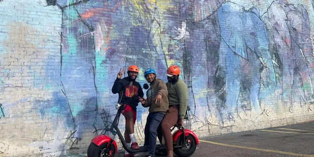 Dallas Mural E-Bike and Scooter Tour - Image 4