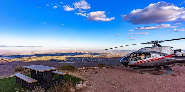 Las Vegas Red Rock Canyon Helicopter Tour with Champagne - Image 3