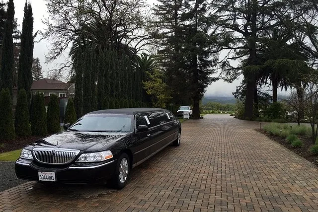 Napa Limousine Wine Tour 6 Hr - Image 1