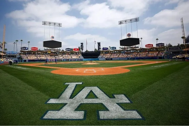 Los Angeles Dodgers Game with Japanese Concierge - Image 5
