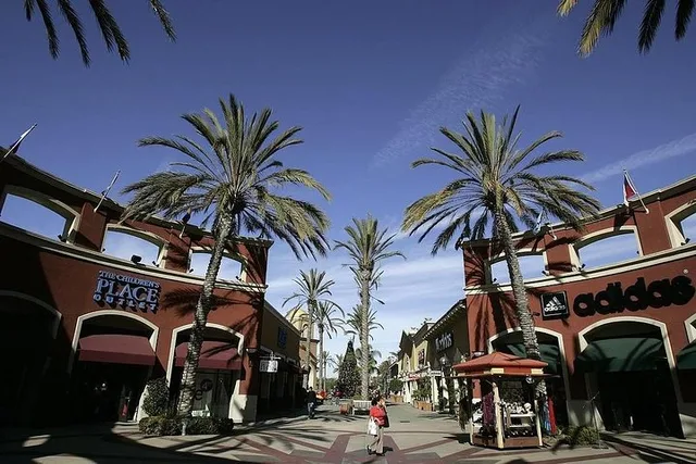San Diego Shopping Tour to Las Americas Outlet - Image 3