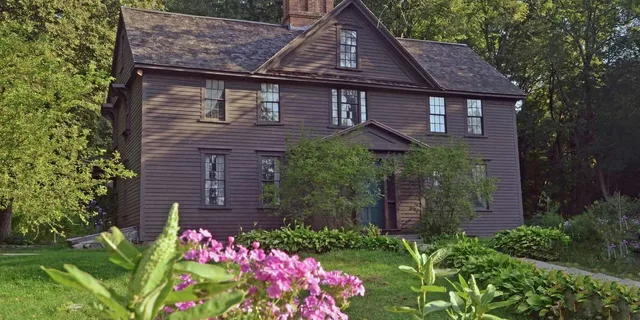 Boston Louisa May Alcott's Orchard House Tour - Image 5