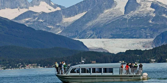 Juneau Whale Watching Cruise with Snacks - Image 1