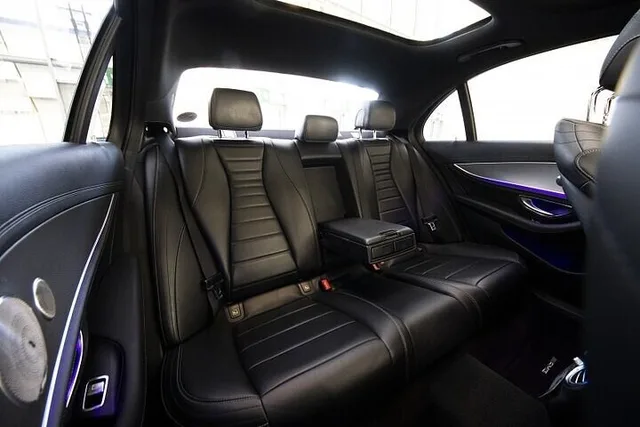 Oakland Private Airport Transfer by Sedan - Image 4